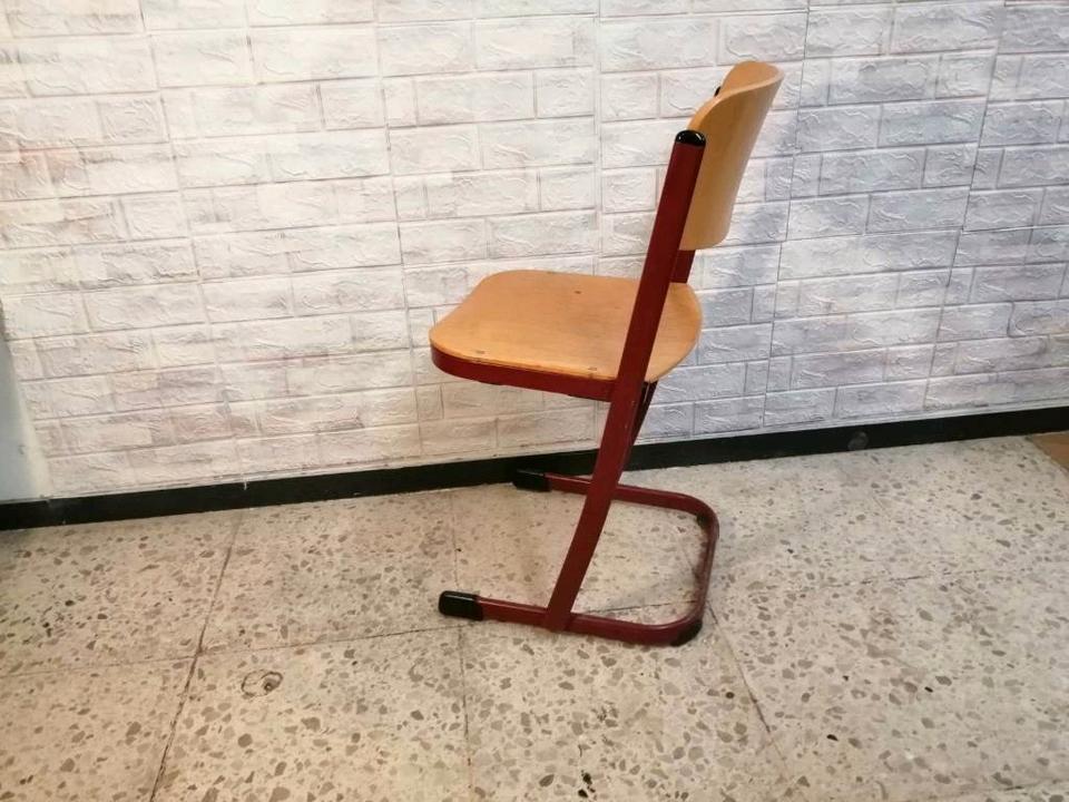2 Schulstühle Stapelstühle Bürostühle Stühle Stk 25€ in Taunusstein