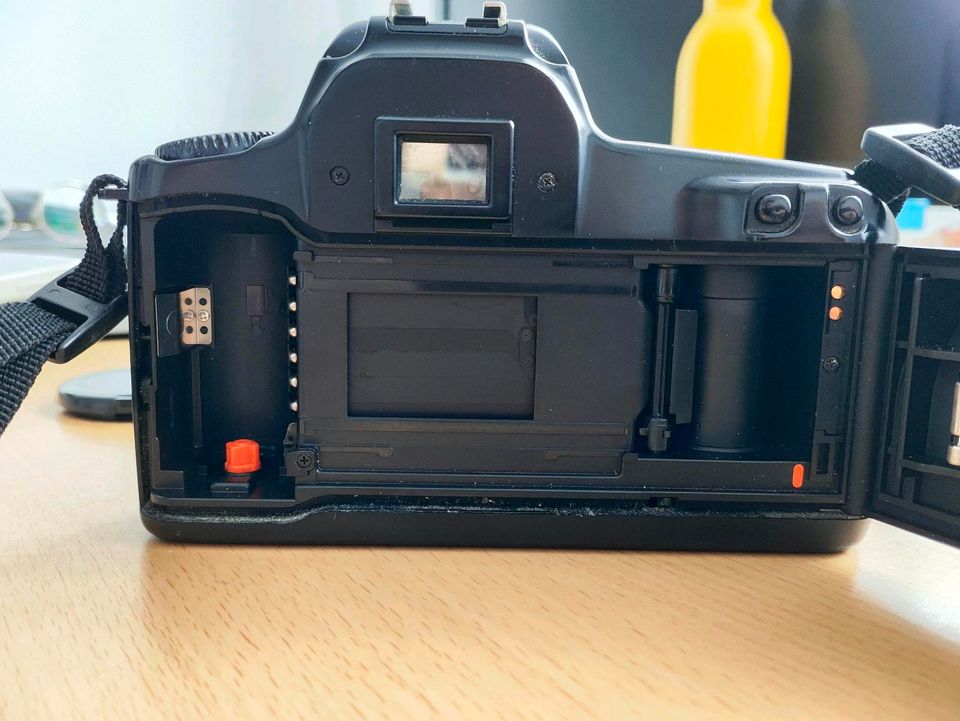 Canon EOS 1000F Kamera mit ZOOM Lens EF 35-80mm 1:4-5,6 filmtest in Blaustein