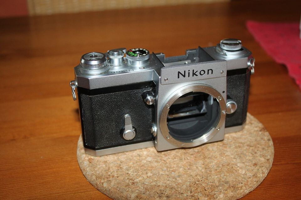 NIKON F -chrome, Body ohne Sucher- in Aßlar