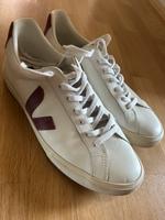 Veja Sneaker 44 Baden-Württemberg - Karlsruhe Vorschau