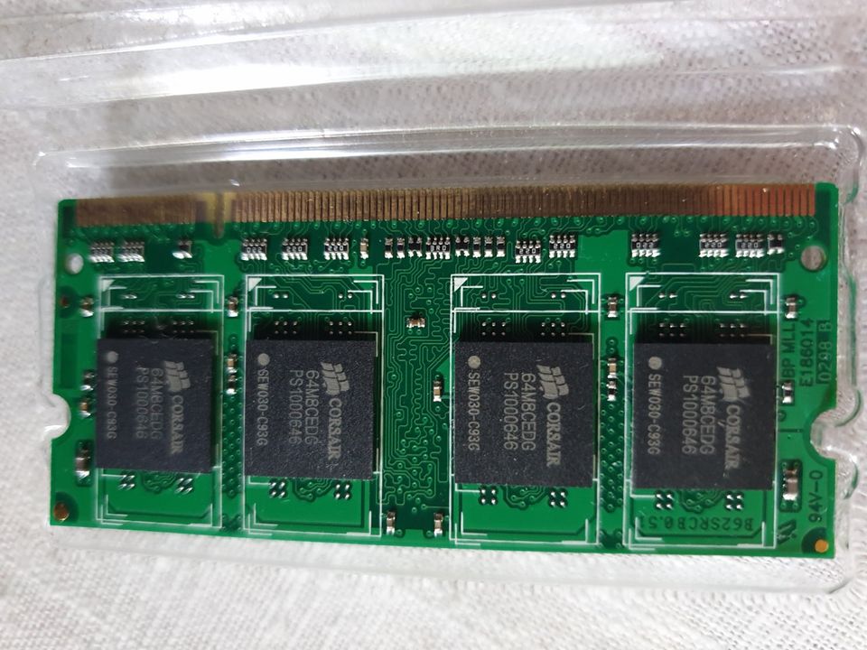 2x Notebook RAM, uralt, je 512MB DDR2 2Rx16 PC2-4200S-444-12 in Hamburg