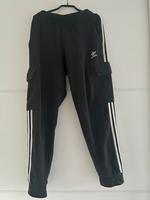 Adidas Jogginghose mit Seitentaschen, Gr. L Thüringen - Altenburg Vorschau