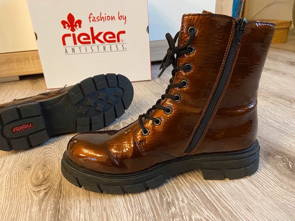 Rieker Boots braun glänzend Gr. 41 in Schwalmstadt