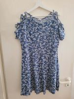 Kleid, blau, weiß, Blumen, Größe  48 Niedersachsen - Hildesheim Vorschau