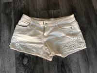 Pimkie kurze Hose weiß Gr. 36 Spitze Nordrhein-Westfalen - Preußisch Oldendorf Vorschau