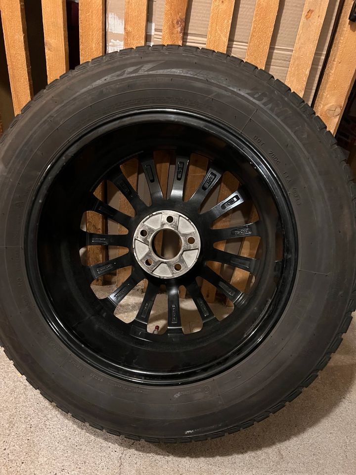 18 Zoll Winterreifen + Felgen 235/60 R18 103H in München