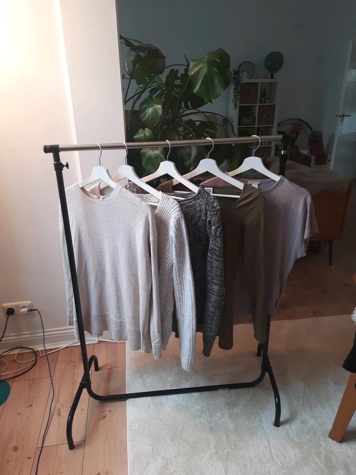 Kleiderpaket (Pullover, Longsleeve, T-Shirt) in Schwelm