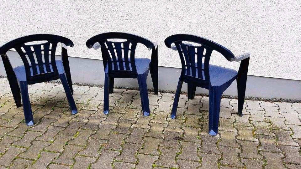 3 dunkelblaue Gartenstühle in Weinheim