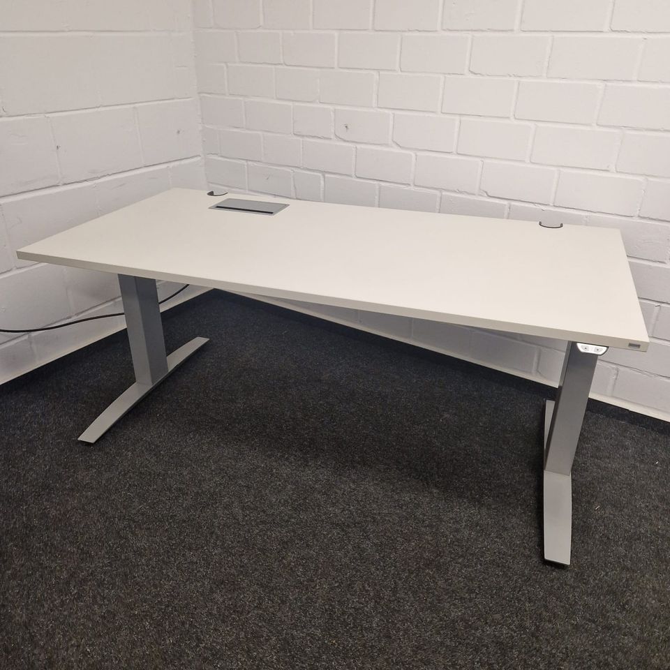 40 x Samas / Steh Sitz Schreibtisch / elektrischer Schreibtisch / Bürotisch in Darmstadt
