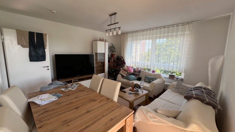 NACHMIETER/IN FÜR 3 Zimmer mit EBK + BALKON + KELLER GESUCHT in Frankfurt am Main