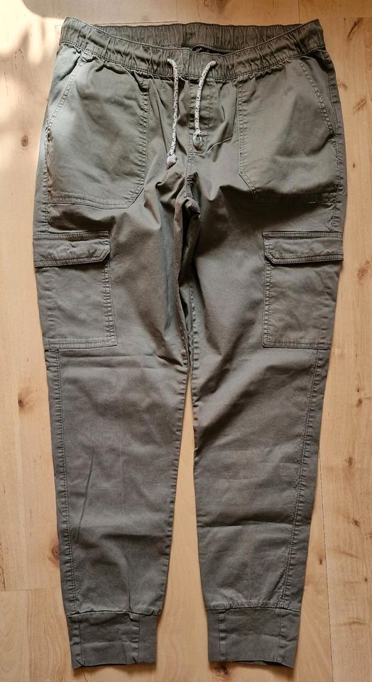 Damen Hose gr M in Haiger