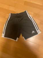 Adidas Shorts / kurze Hose Größe 140 Top ❤️ Niedersachsen - Winsen (Aller) Vorschau