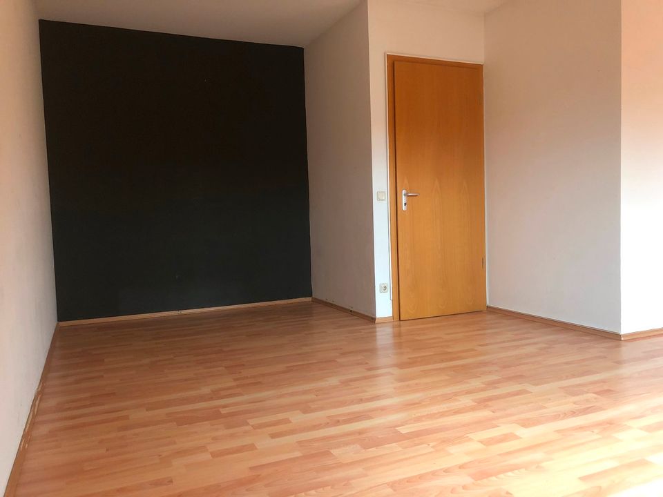 Reihenmittelhaus für große Familie, Parkettboden, 170m² WFL;232m² in Chemnitz