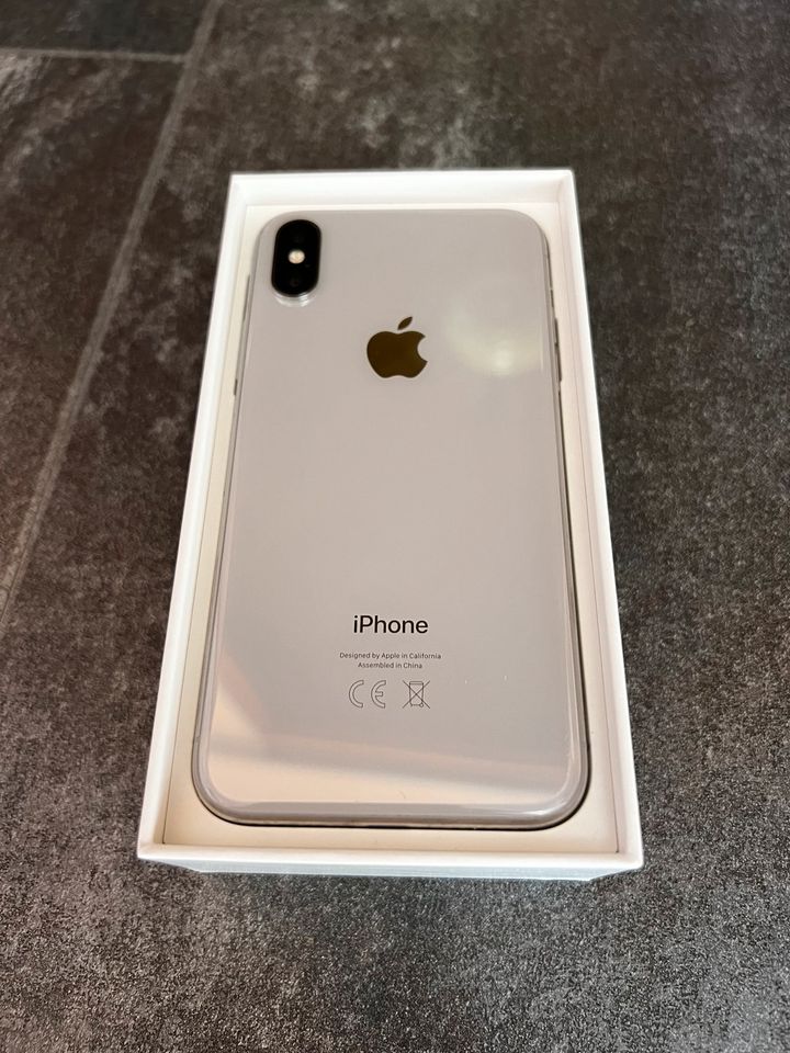 iPhone X Silber 64 GB Akku 77 % in Karlsbad
