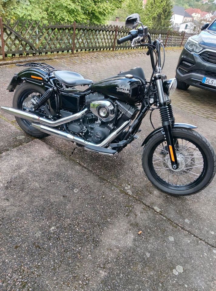 Harley Davidson Street Bob Super Zustand in Schmelz