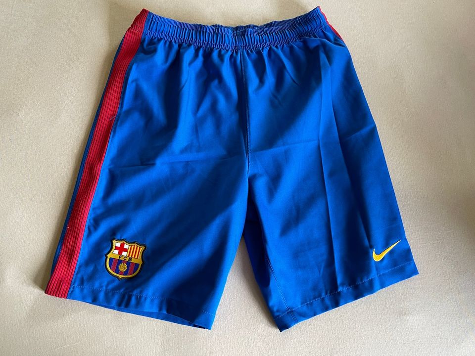 FC Barcelona Nike dri-fit Sporthose kurz Kinder Gr. XL – 158-170 in Essen