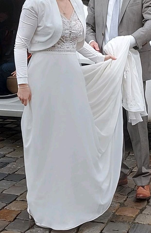 Brautkleid ivory Größe 38 mit Schleppe in Osnabrück