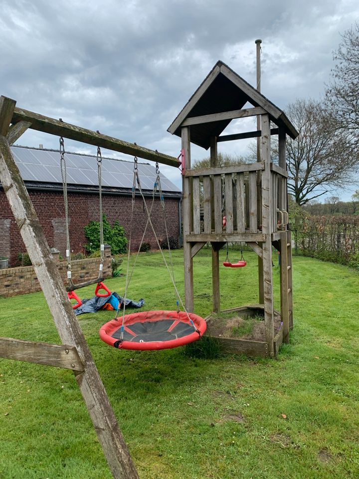 Winnetoo Spielturm mit Schaukel und Rutsche in Wachtendonk