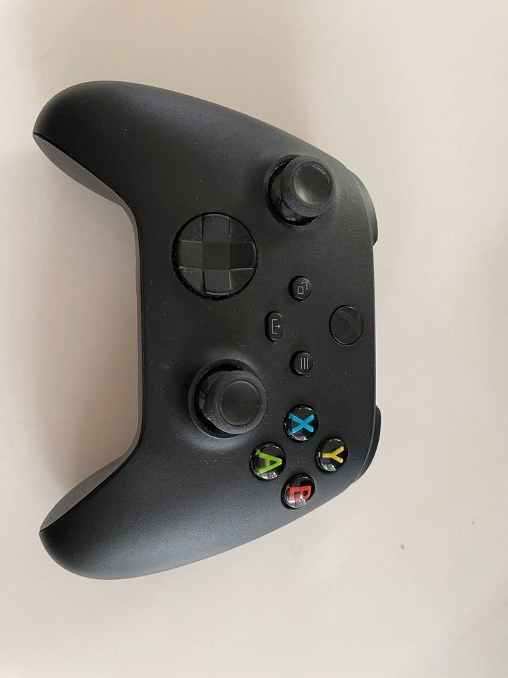 Xbox Series X+ 2controller +2 spiele+Batterien in Merzhausen