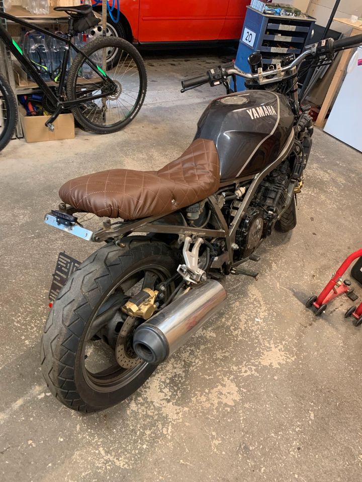 Yamaha fz 750 caferacer Projekt in Niederzissen