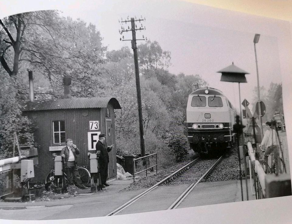 Wolfgang Klee, Eisenbahn-Landschaft Hessen, Zug, Lokomotive in Kassel