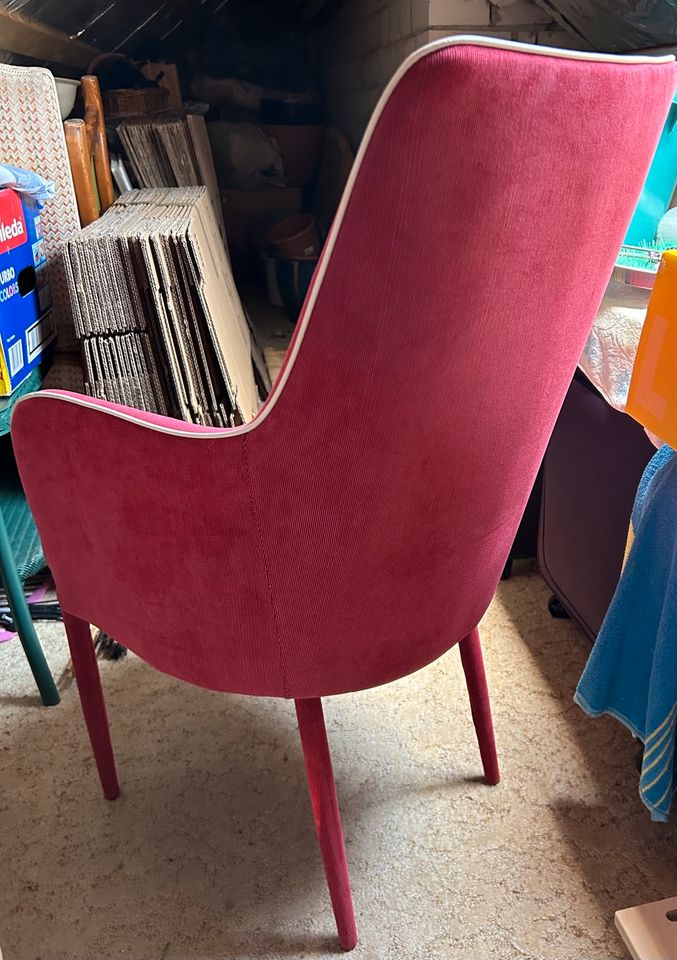 Stuhl, funktional und dekorativ, sehr gut in Verden