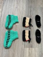 Handgestrickte/ Handgehäkelte Socken Nordrhein-Westfalen - Kerpen Vorschau