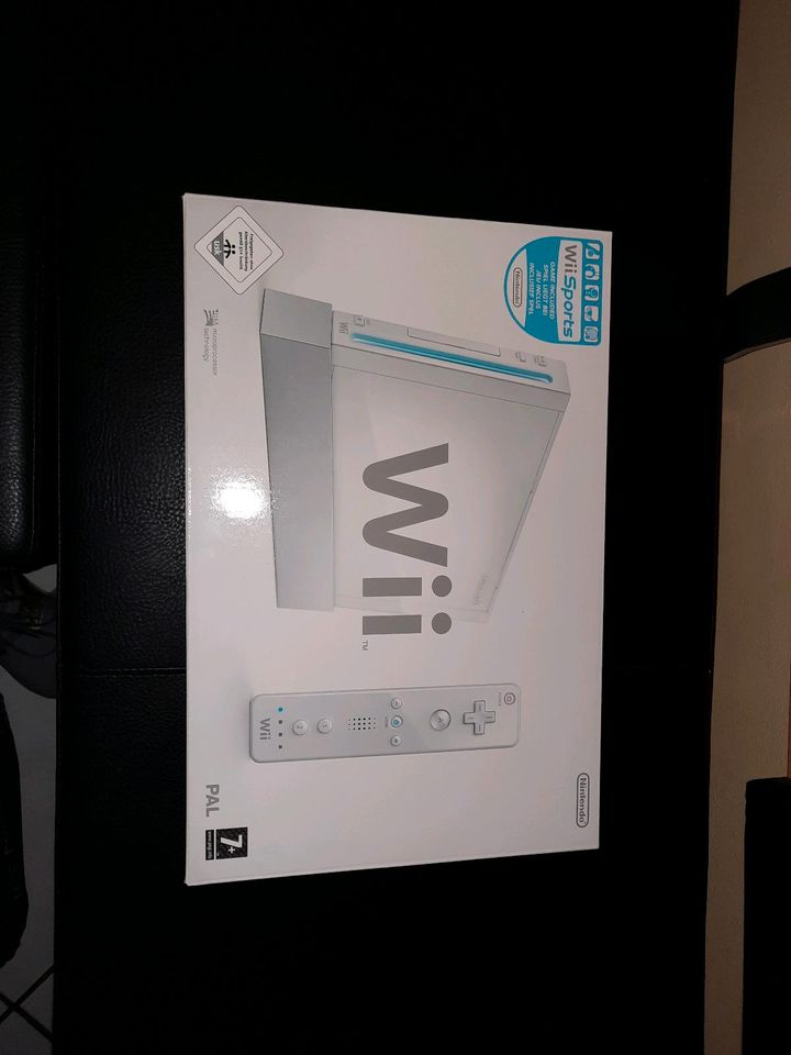 Nintendo Wii Spielekonsole inklusive Balanceboard und IDEAL Pack in Markt Berolzheim