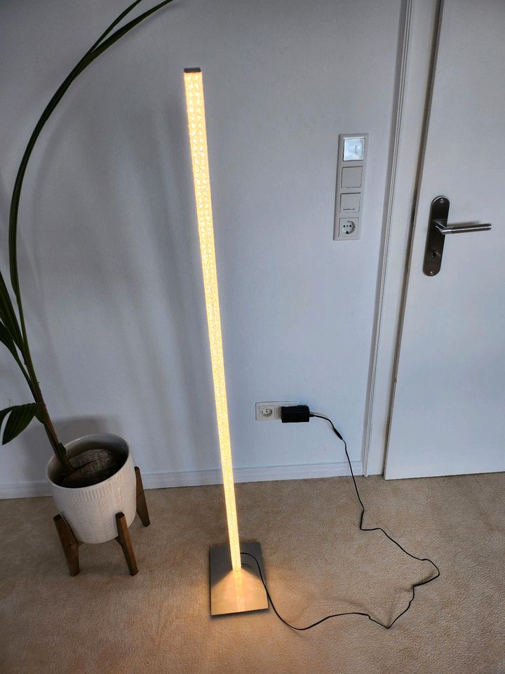 LED Stehlampe gebogen dimmbar in Bad Pyrmont