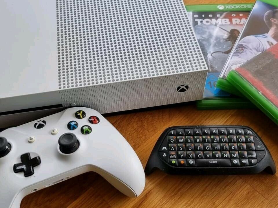 Xbox One 500 GB + 2 Spiele + 3 Controller, OVP in Hamburg