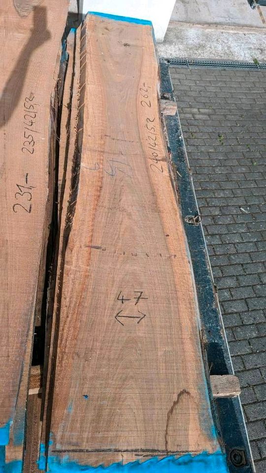 Nussbaum Bohlen / Walnuss Bohlen / Esstisch Holz/ Tischplatte in Rot am See