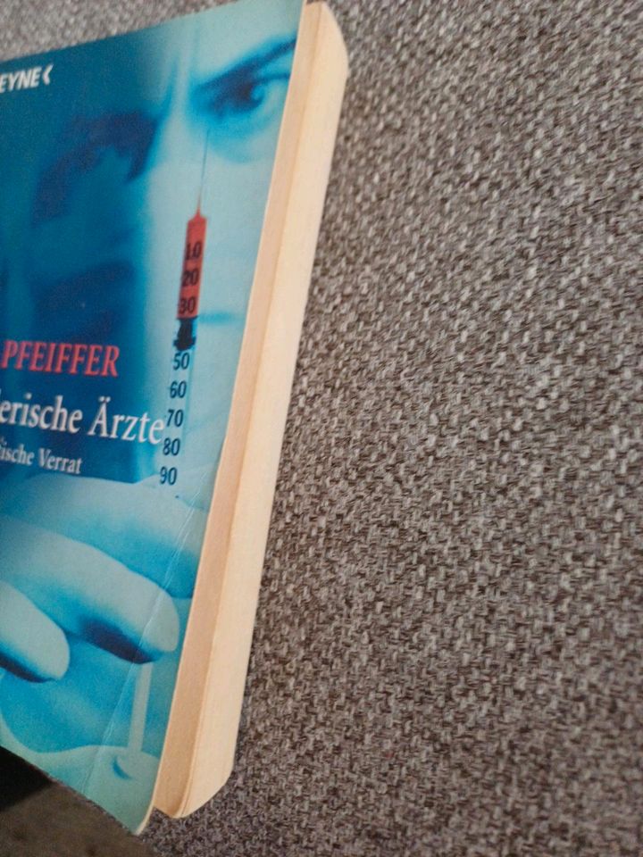 Mörderische Ärzte  Hans Pfeiffer Taschenbuch in Leipzig