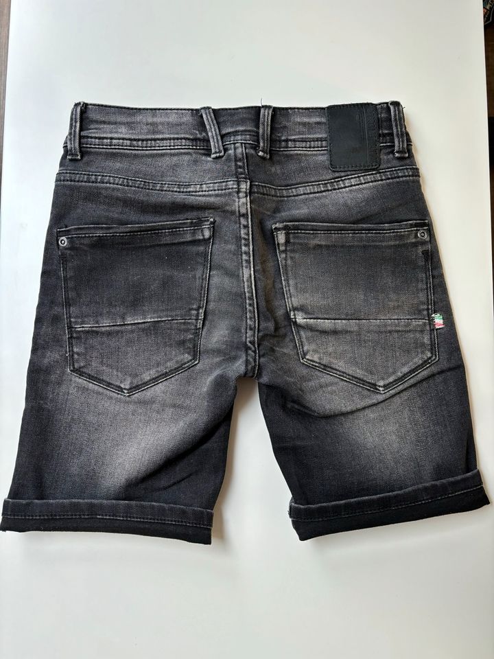 Vingino Jeans Shorts Gr. 9/134 in Villingen-Schwenningen