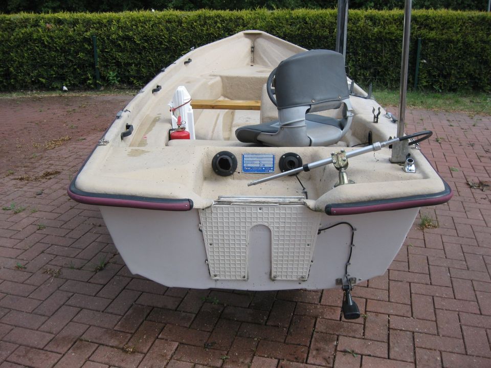 GFK Boot Kala Palta 520 Steuerstand Konsolen- Angelboot Motorboot in Aurich