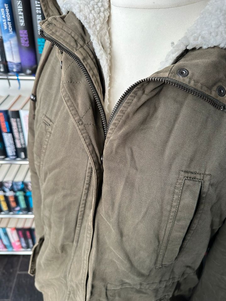 SuperDry Parka Teddyfell oliv grün Gr.L NEU UsedLook in Bottrop