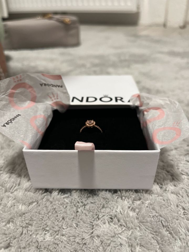 Originaler Rosé, goldener Pandora Ring in Ahaus