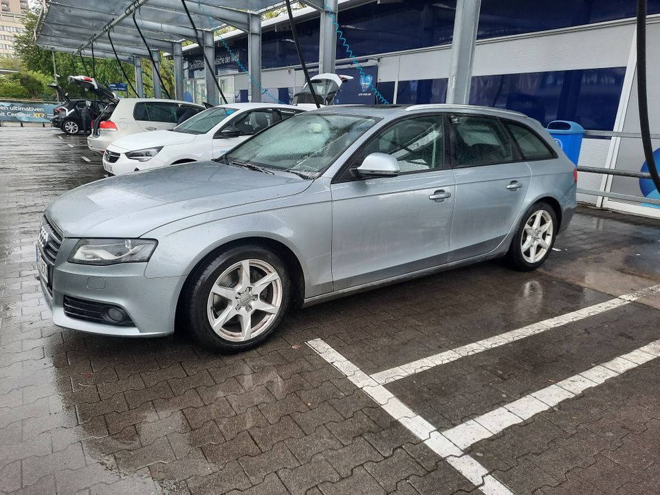 AUDI A4 AVANT(B8) in Berlin