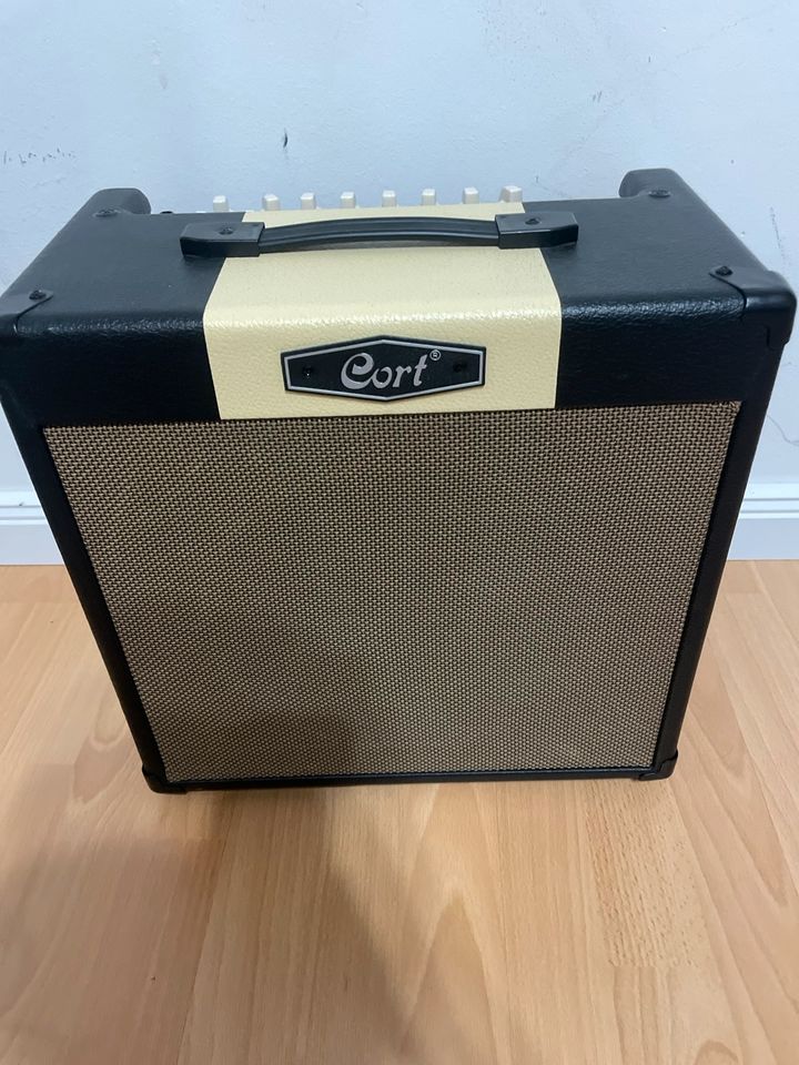 Cort Combo CM30R 30W, Reverb Lautsprecher + Ernie Ball Kabel in Bielefeld