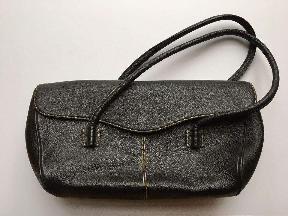 Elegante schwarze Ledertasche / Handtasche / Tasche in Nienstädt