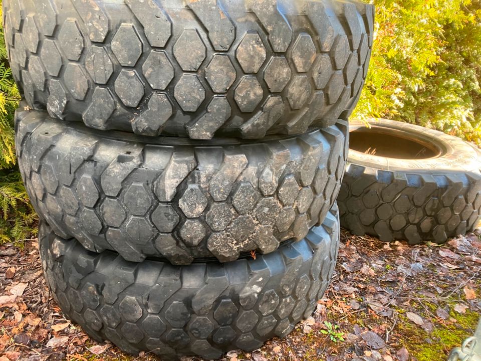 Reifen 12.5-20 12,50-20 12.5 R 20 Radlader Unimog 12,5 R 20 in Loßburg