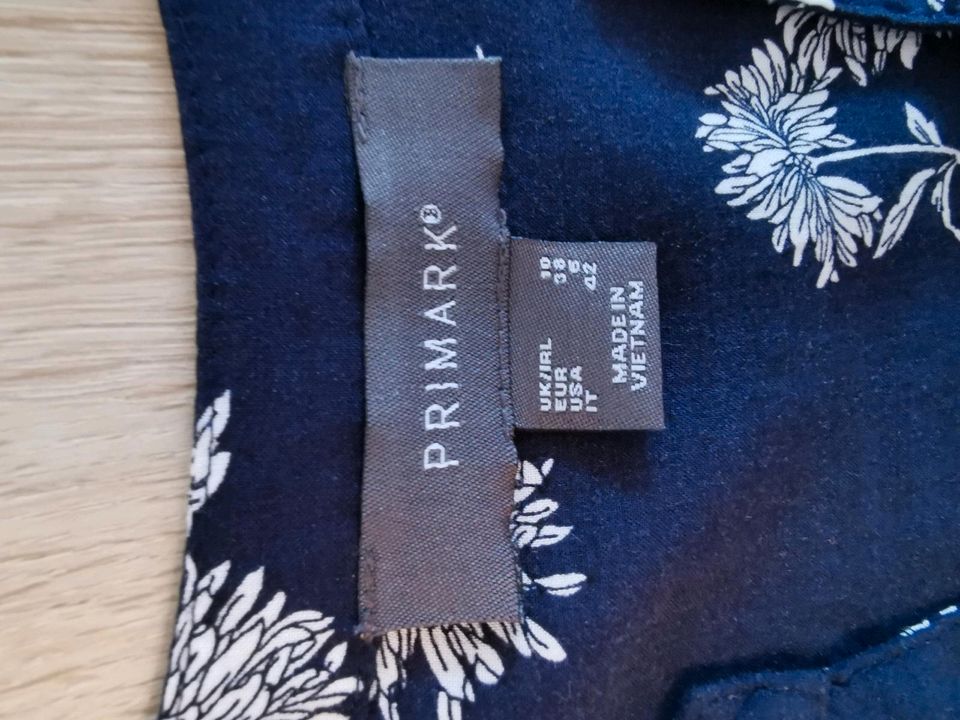 Primark Viskose Bluse Blusenshirt dunkelblau weiß Ärmel hochknöpf in Ebermannstadt