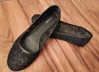 die Schuhe sind neu Stuttgart - Stuttgart-Ost Vorschau