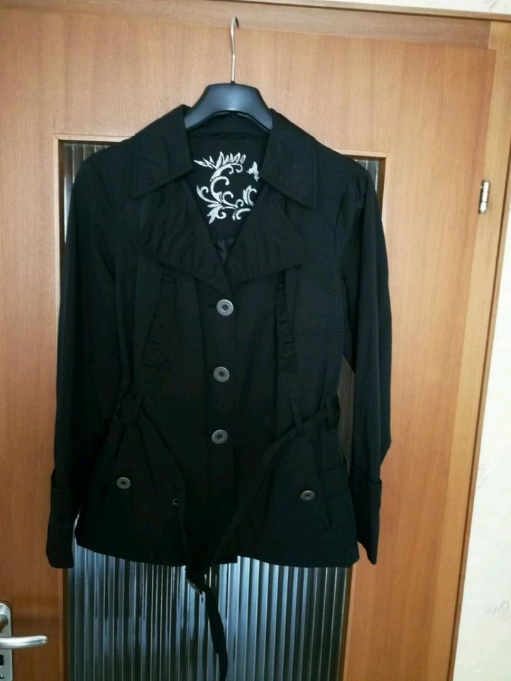 Dünne Jacke mit Gürtel, A-A 60 cm in Würzburg