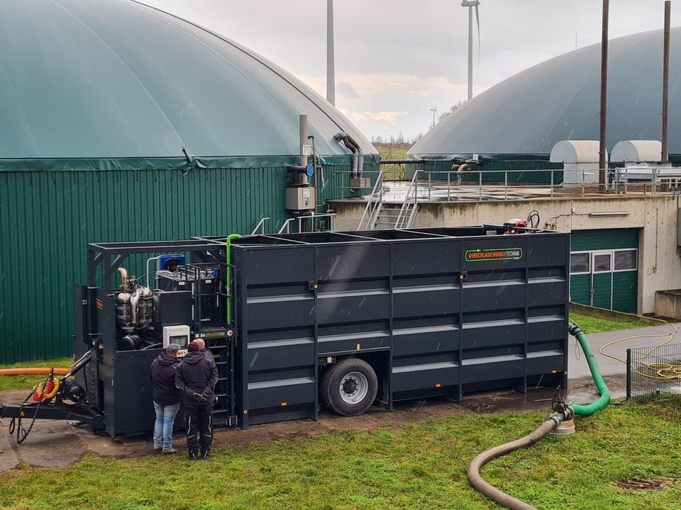 Dieselmotor Pumpstation Gülleverschlauchung Güllepumpe in Schöningen