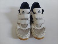 Adidas 33 weiß schwarz Hallenschuhe Turnschuhe Sneaker München - Maxvorstadt Vorschau