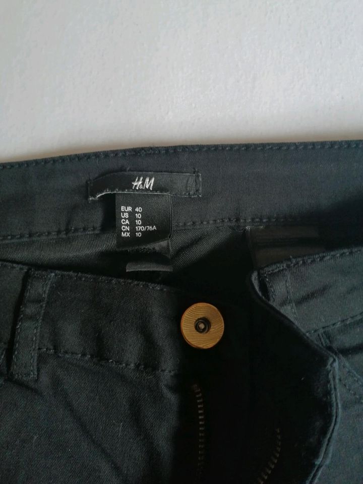 Schwarze Hose H&M Gr. 40 in Lahnstein