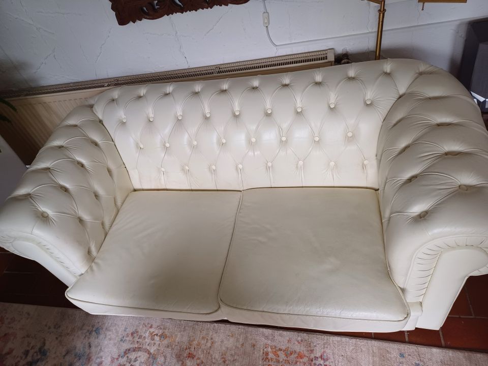Cheesterfield Couch in Siegburg