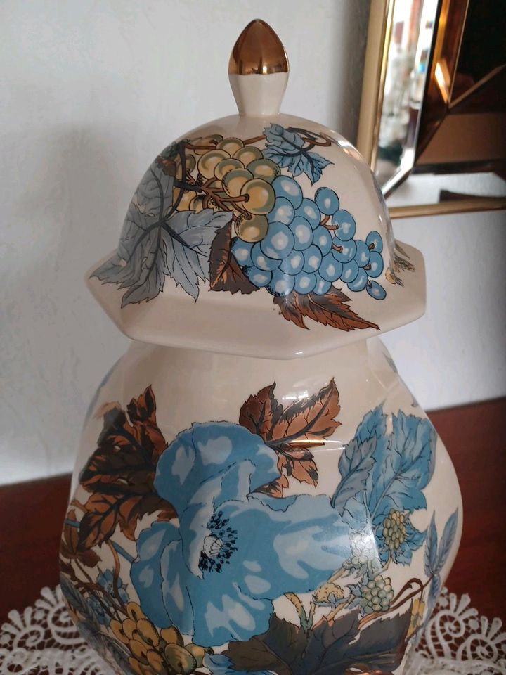 Chinesische Vase in Massing