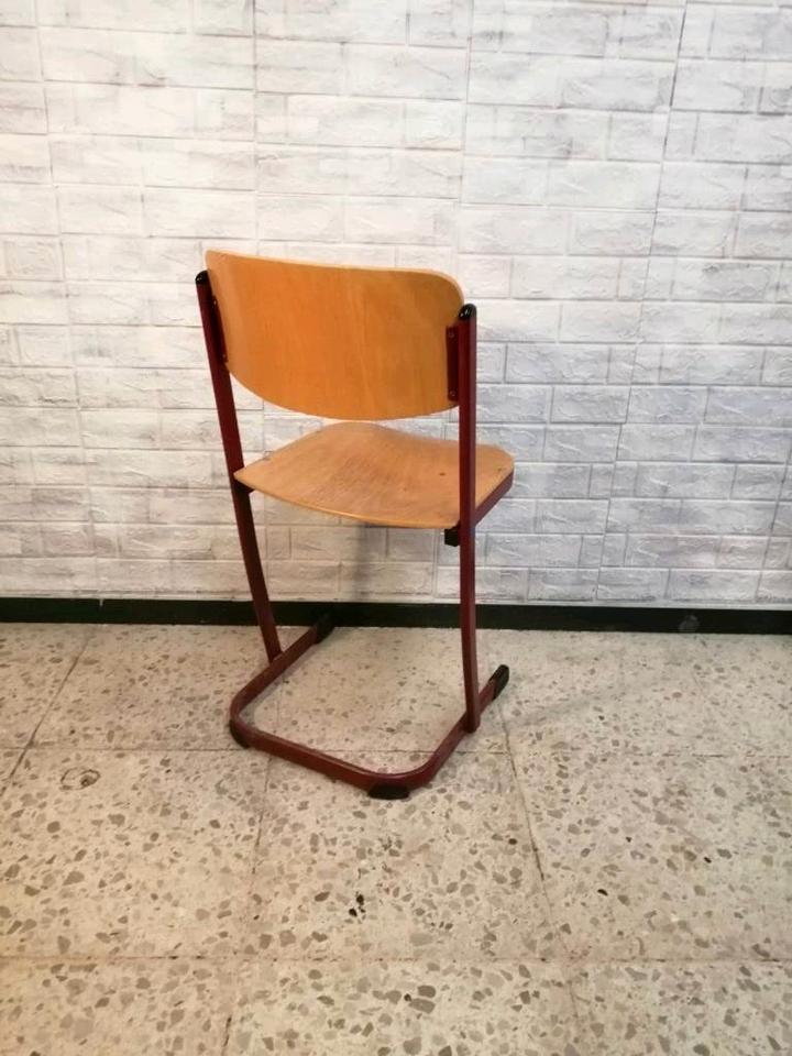 2 Schulstühle Stapelstühle Bürostühle Stühle Stk 25€ in Taunusstein