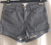 Damenshorts, blau-weiß gestreift, H&M, Größe 34 Baden-Württemberg - Frankenhardt Vorschau